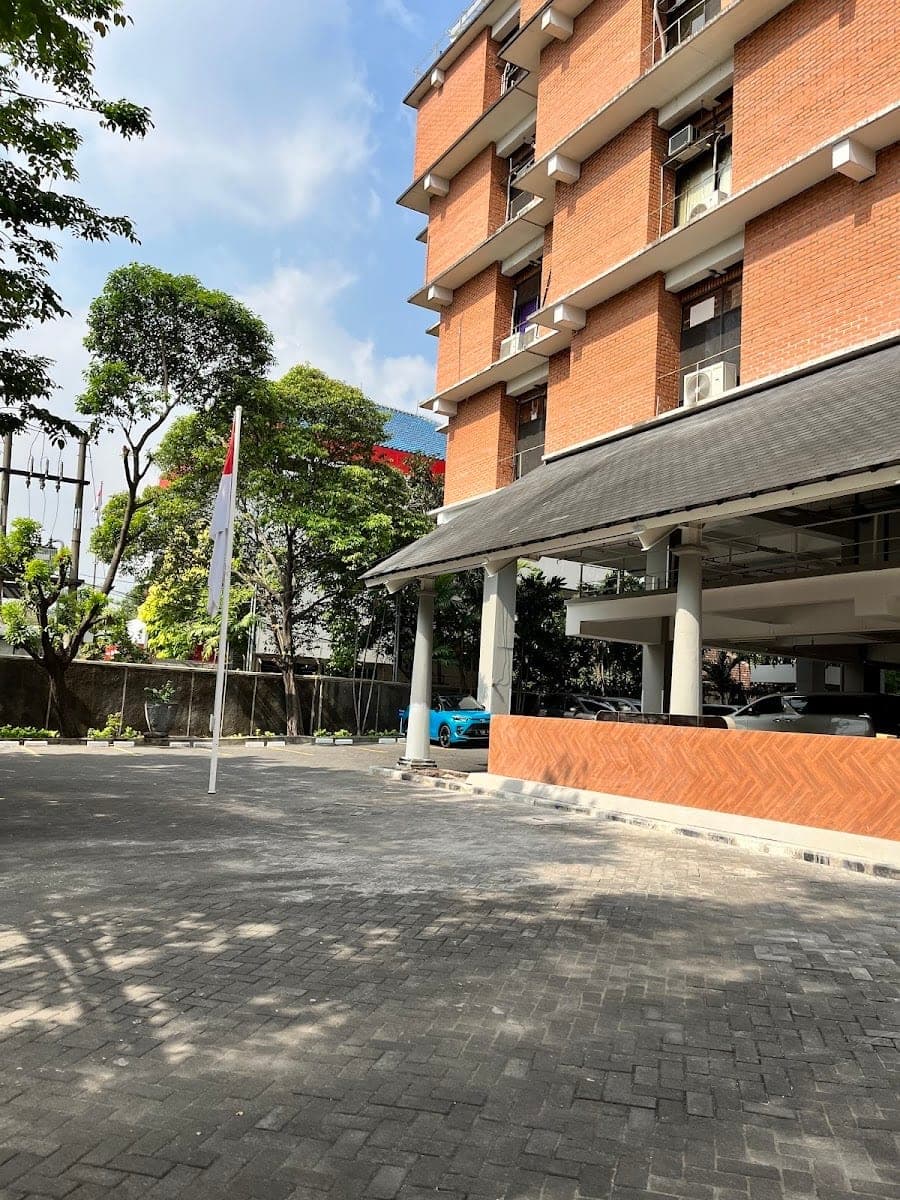 Gedung Graha Widya Mandala di Jl. Dinoyo 48A Surabaya